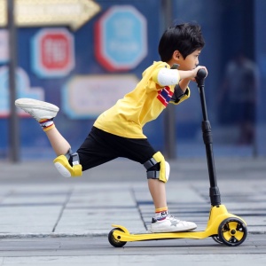 柒小佰儿童运动滑板车儿童2-8岁以上骑滑踏板单脚滑溜泡泡车005689
